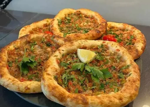 طرز تهیه پیتزا ترکی خوشمزه و پر ملات با روش خانگی