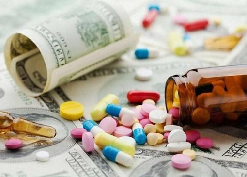 مجلس نباید به حذف ارز ترجیحی دارو و تجهیزات رای بدهد