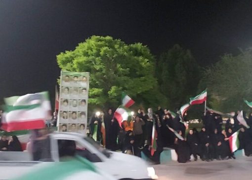 طنین «سلام فرمانده» در یزد؛ تجدید پیمان مردم شاهدیه با رهبر انقلاب