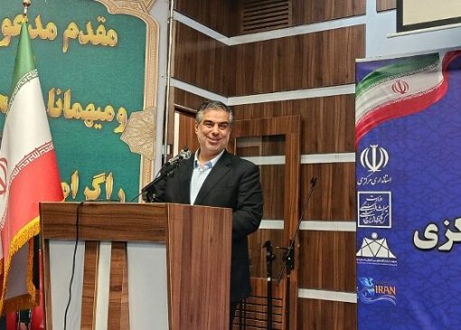 زندیه وکیلی: صنایع‌دستی مرکزی نیازمند بازار فروش مستمر است
