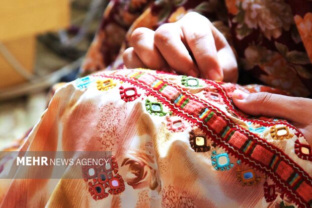 سوزندوزی بلوچ؛ نیازمند توجه ویژه مسئولان برای اشتغال پایدار و ارزآوری سوزندوزی بلوچ؛ نیازمند توجه ویژه مسئولان برای اشتغال پایدار و ارزآوری