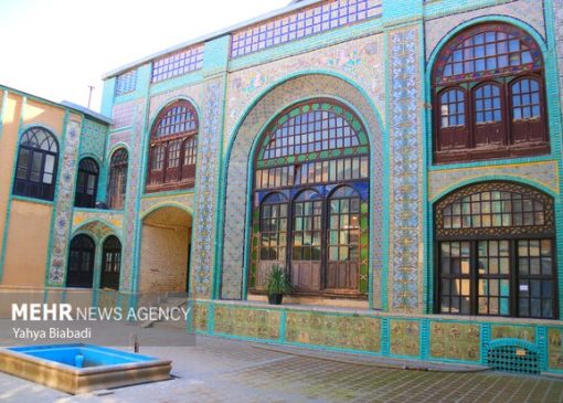 شاهکار کاشی‌نگاری در حصار رطوبت؛ تکیه معاون‌الملک در انتظار بودجه ملی