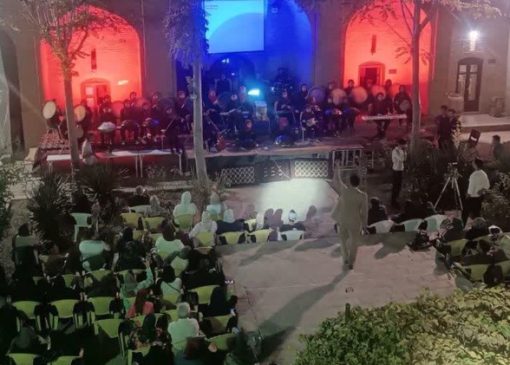 اجرای گروه نوازندگان «ضرب و جام» در مجموعه فرهنگی‌تاریخی رباط جام
