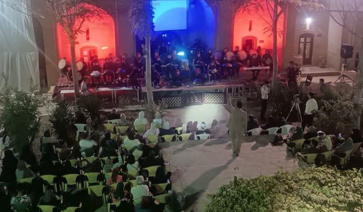 اجرای گروه نوازندگان «ضرب و جام» در مجموعه فرهنگی‌تاریخی رباط جام